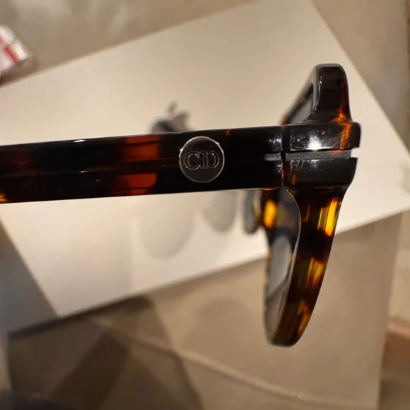 DiorTortoise Shell Sunglasses with Dark Lenses - Picture 4 of 4